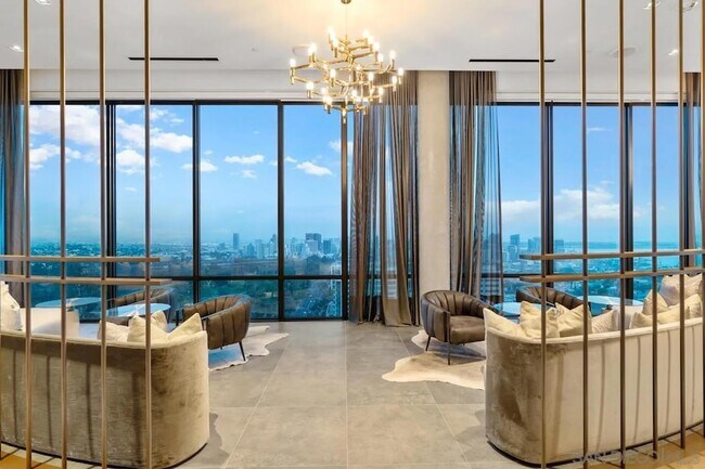 Building Photo - 525 Olive St