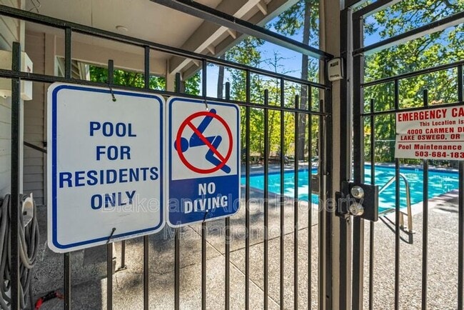 Building Photo - 4000 Carman Dr