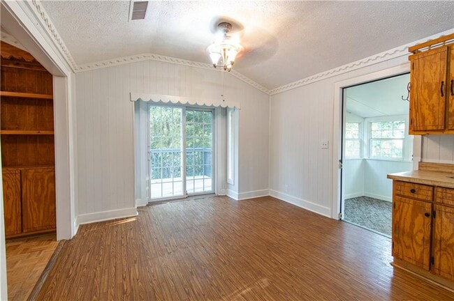 Building Photo - 250 Nottingham Wy