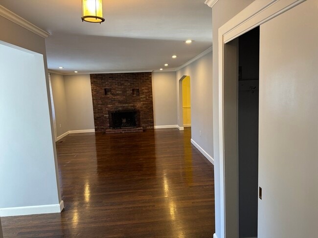 Building Photo - 793 Dedham St