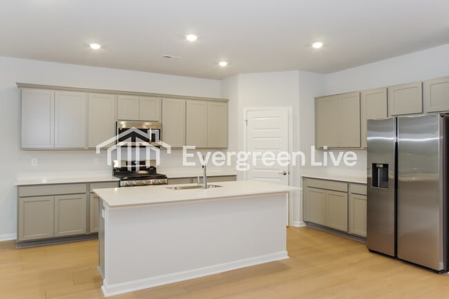 Building Photo - 300 Pond Spg Dr