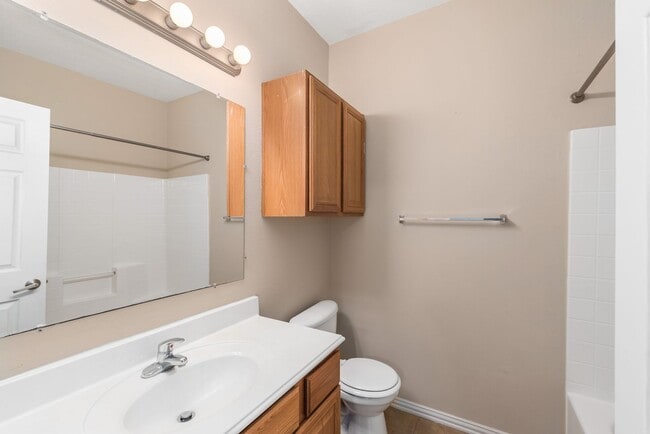 Building Photo - Available for August 2026 Pre-Lease! 4 Bed, Bath in Waterwood Townhomes!