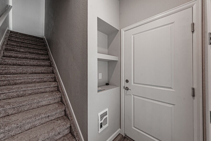 Building Photo - 10653 Columbite Hts