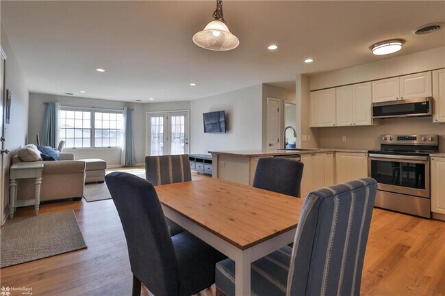 Building Photo - Beautiful 2 Bedroom Condo for Rent