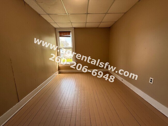 Building Photo - 911 W Creighton Ave