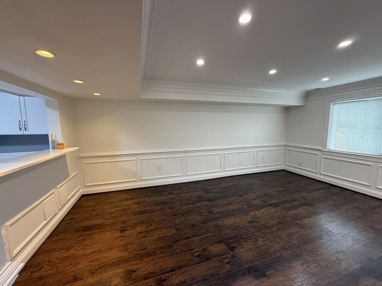 Building Photo - 5909 Mayflower Ct