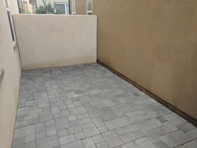 Building Photo - Available Now! Clean and move in ready 4 Bedroom Home in Murrieta