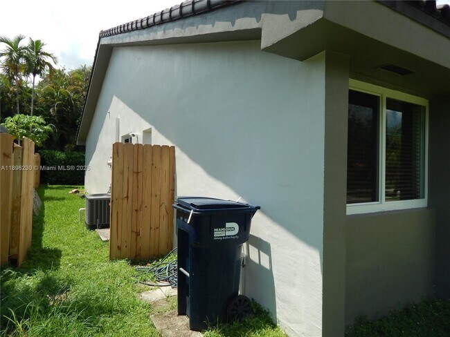 Building Photo - 11530 SW 92nd St