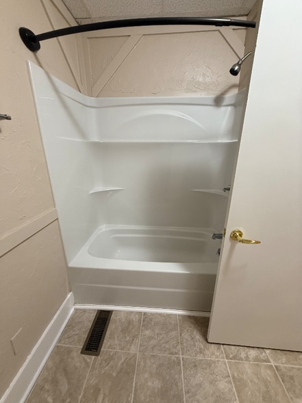 Building Photo - 610 S Blanchard St