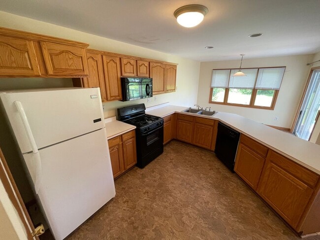 Building Photo - Spacious Home Ready to Rent! Don’t Miss Out!