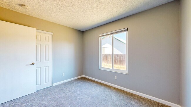 Building Photo - 8690 Lords Manor Way