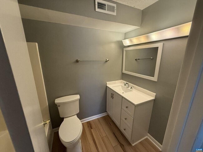 Building Photo - 132 Turtle Creek Rd