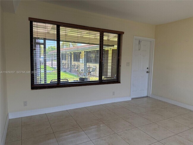 Building Photo - 811 NE 10th St