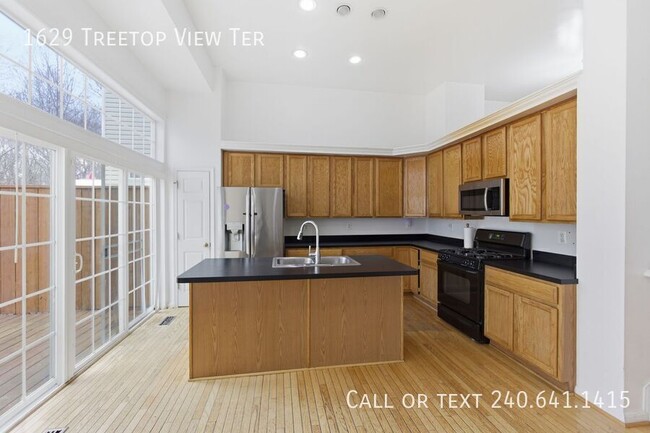 Building Photo - 1629 Treetop View Terrace