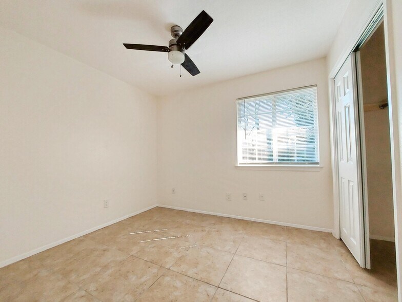 Building Photo - 111 Meteor Dr