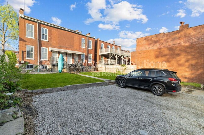 Building Photo - 2042 Russell Blvd