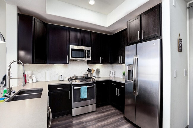 Building Photo - 800 Sorella Ct