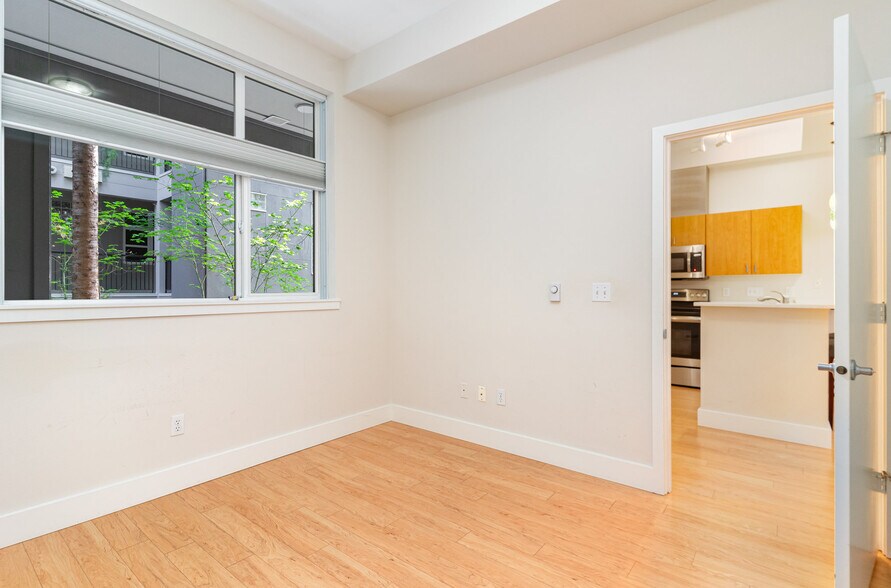 Building Photo - 521 7th Ave