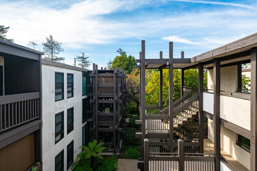 Building Photo - 7742 Redlands St