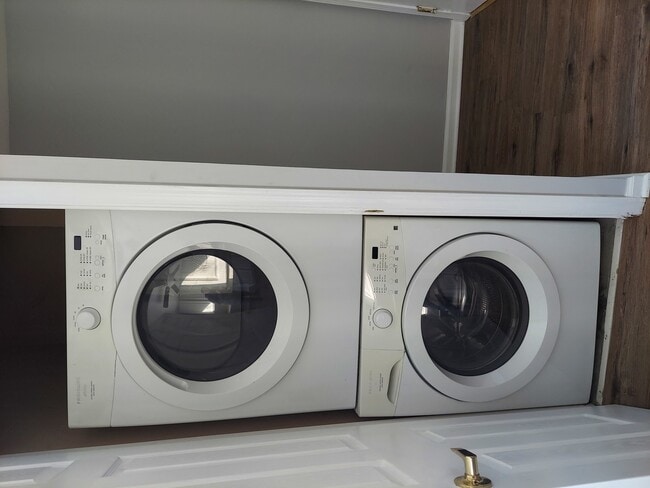 Building Photo - 1997 Tall Oaks Dr