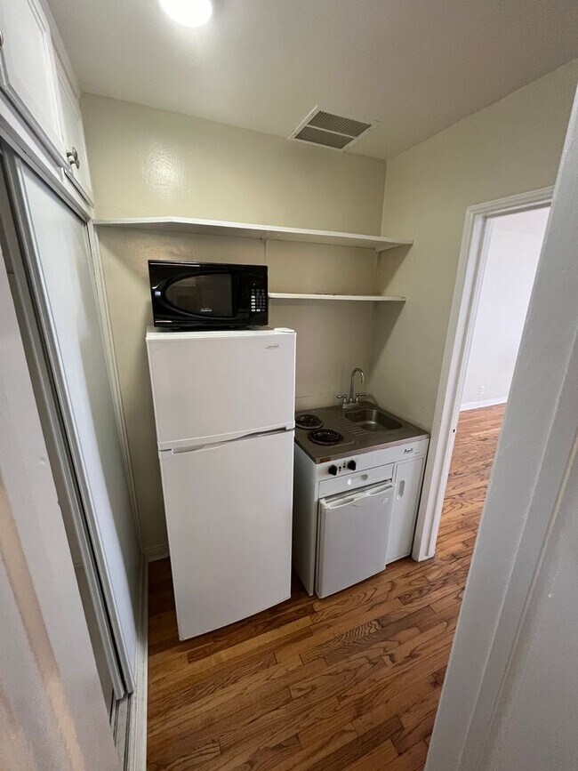 Interior Photo - 478 Landfair Ave