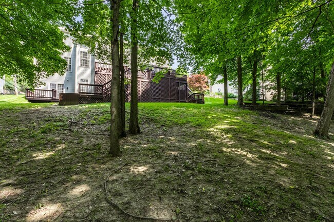 Building Photo - Spacious 5-Bed Home with In-Law Suite, Fin...