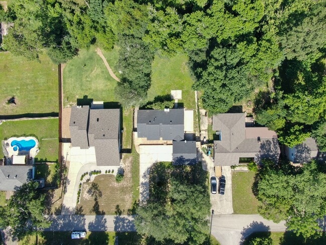 Building Photo - 25747 Timber Lakes Dr