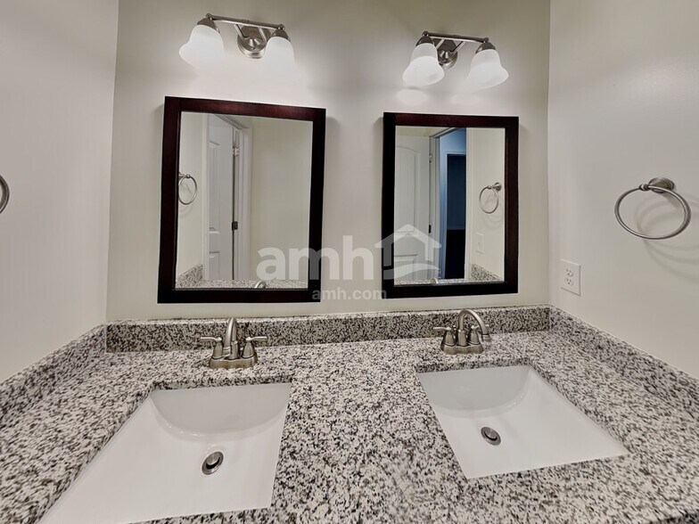 Building Photo - 1386 Key Manor Ln