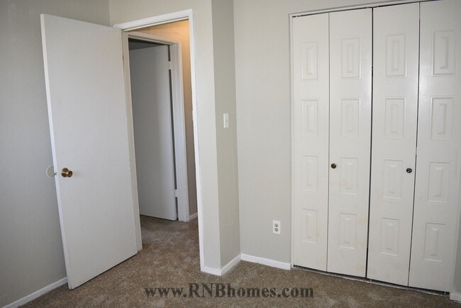 Building Photo - 5237 Manzanita Ave