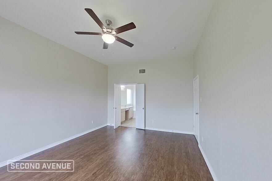 Building Photo - 5110 Spring Brook Dr