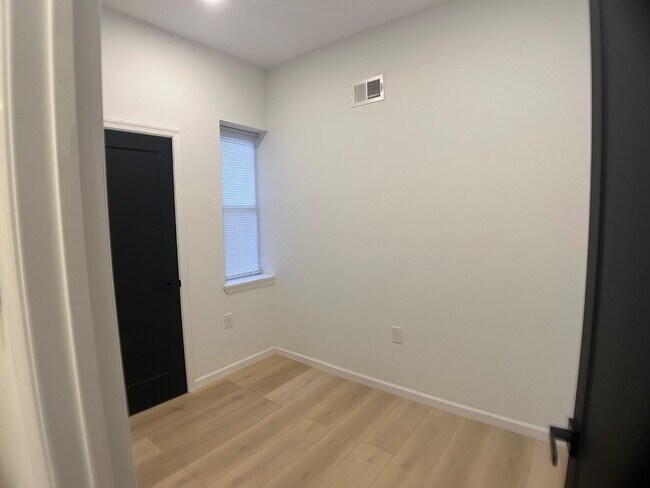 Building Photo - 3010 N Marvine St