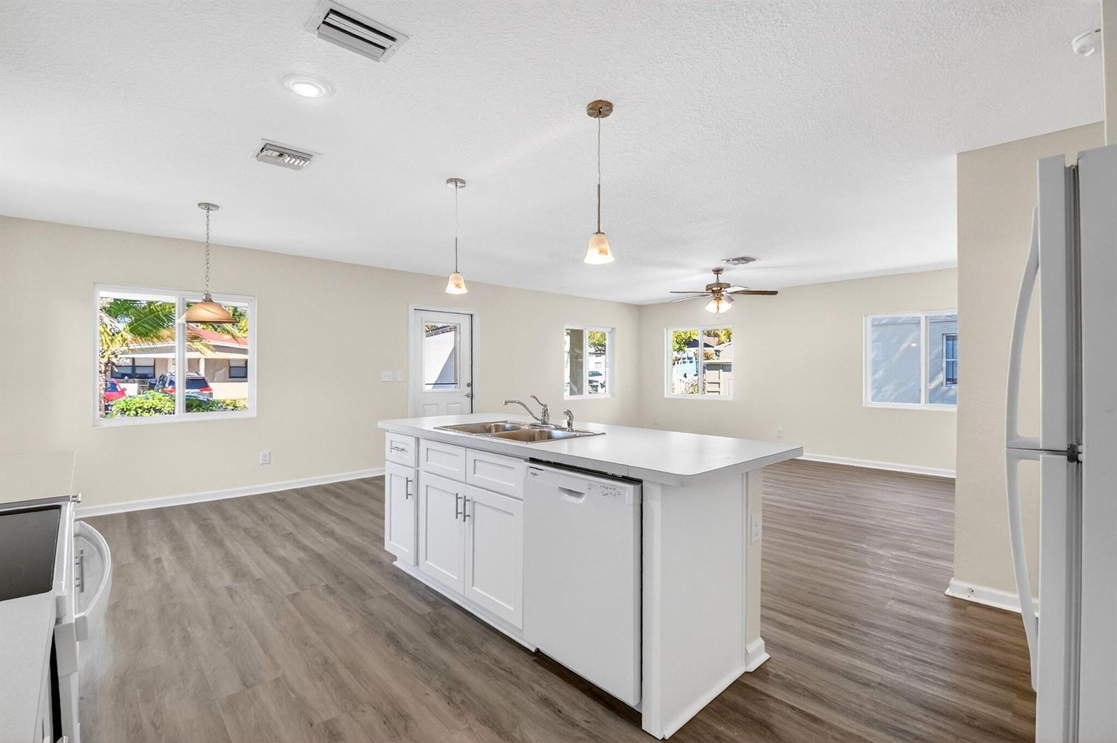 Building Photo - 857 W 3rd St