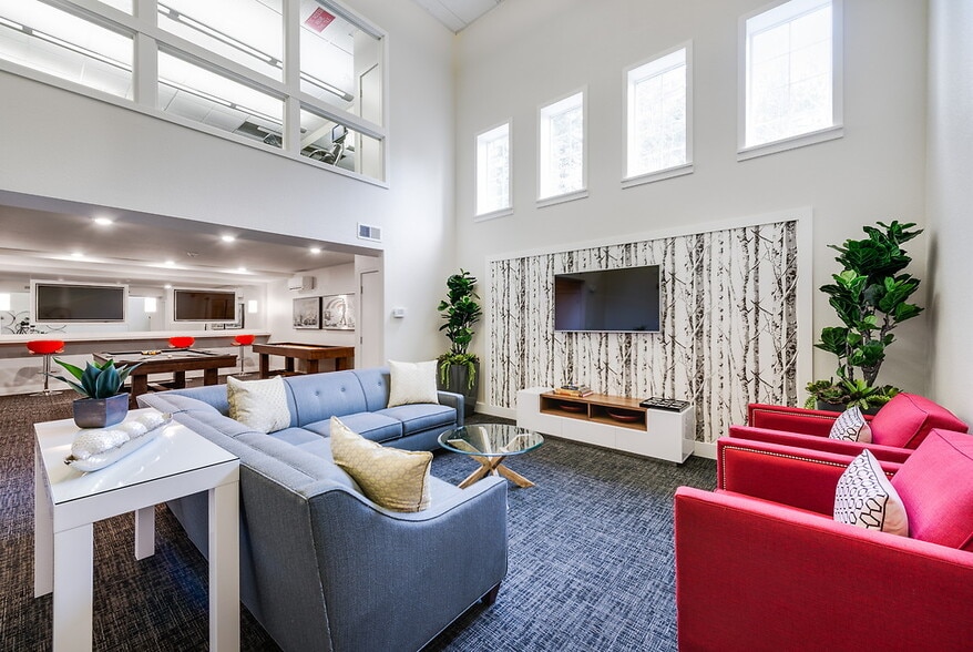 Building Photo - The Trails of Redmond