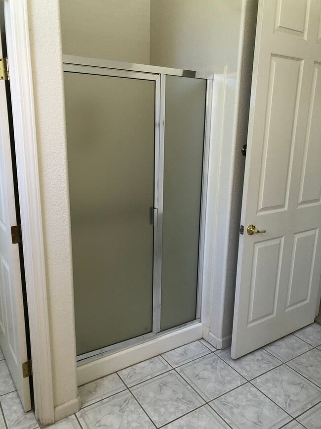 Building Photo - Cute one story in a 55 or better gated community.