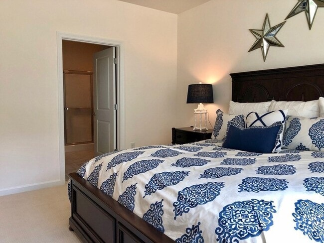 Building Photo - 130 University Ave