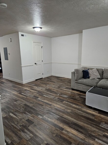 Building Photo - 586 Sunflower Rd