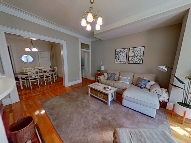 Building Photo - 423 Marlborough St