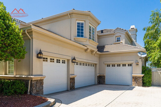Building Photo - 5662 Country Club Pkwy