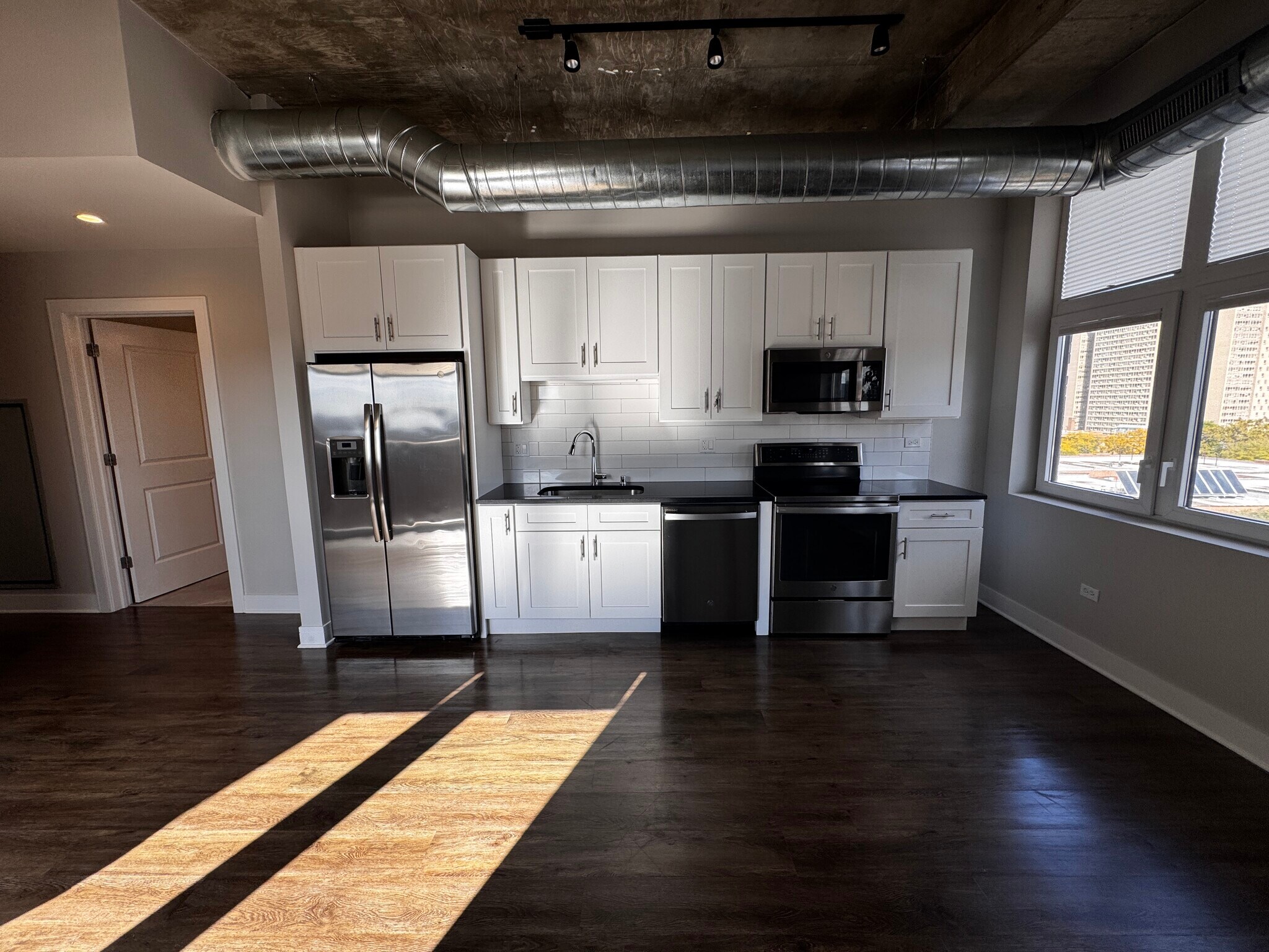 Building Photo - 3845 N Broadway St