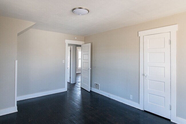 Building Photo - 2141 Philadelphia Dr