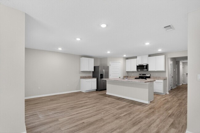 Building Photo - 6817 Interlachen Ln