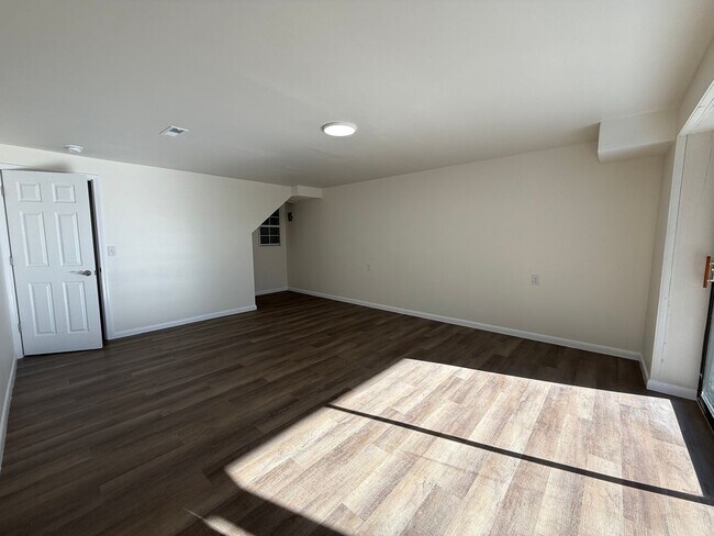 Building Photo - Newly renovated 3 Bedroom 3 Bathroom Home ...