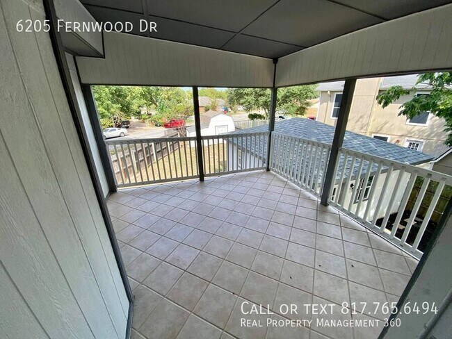 Building Photo - 6205 Fernwood Dr
