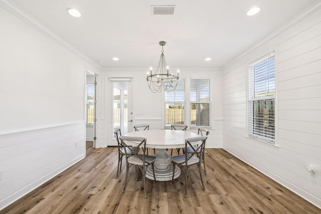 Building Photo - 250 Windrow Way