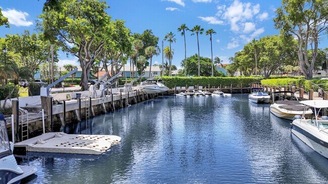 Building Photo - 899 Jeffery St