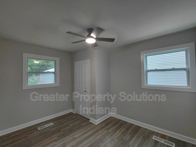 Building Photo - 8118 Robertson Pl