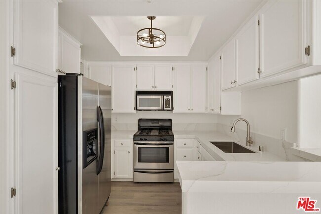 Building Photo - 1225 Armacost Ave