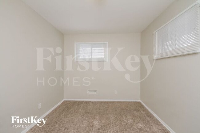 Building Photo - 15439 Elm St