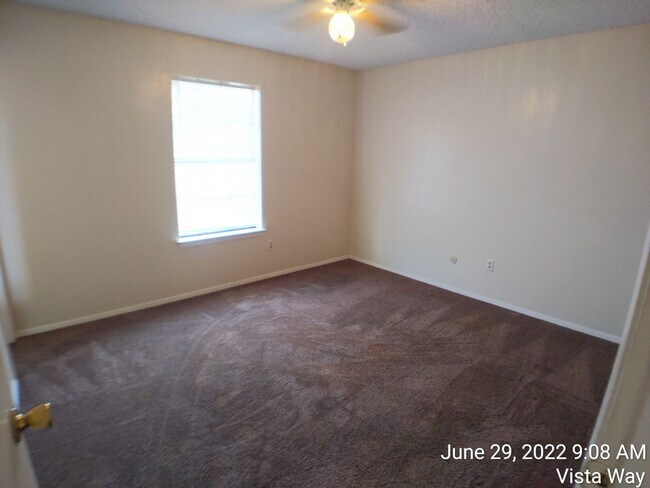 Building Photo - Apartment