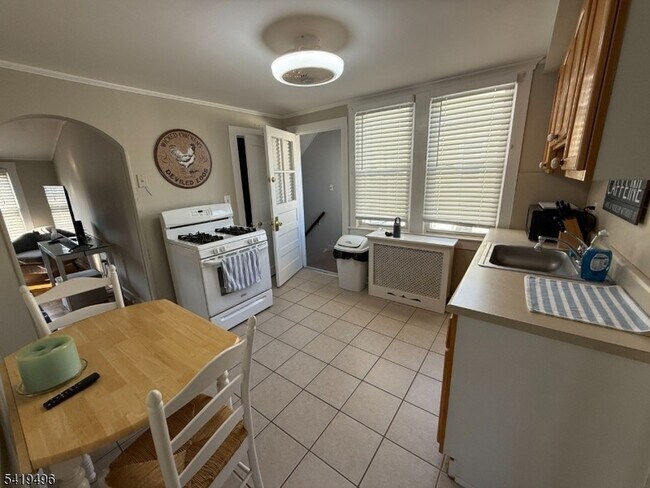 Building Photo - 22 Lincoln Ave